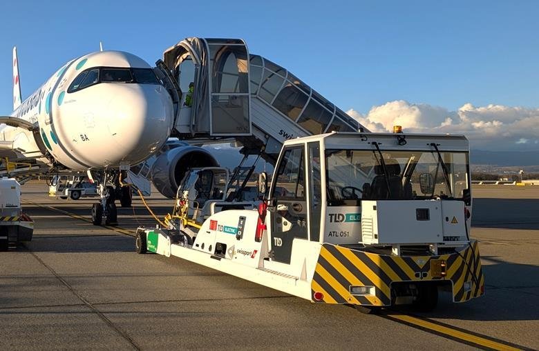 Swissport completes first fully electric aircraft turnaround in Switzerland