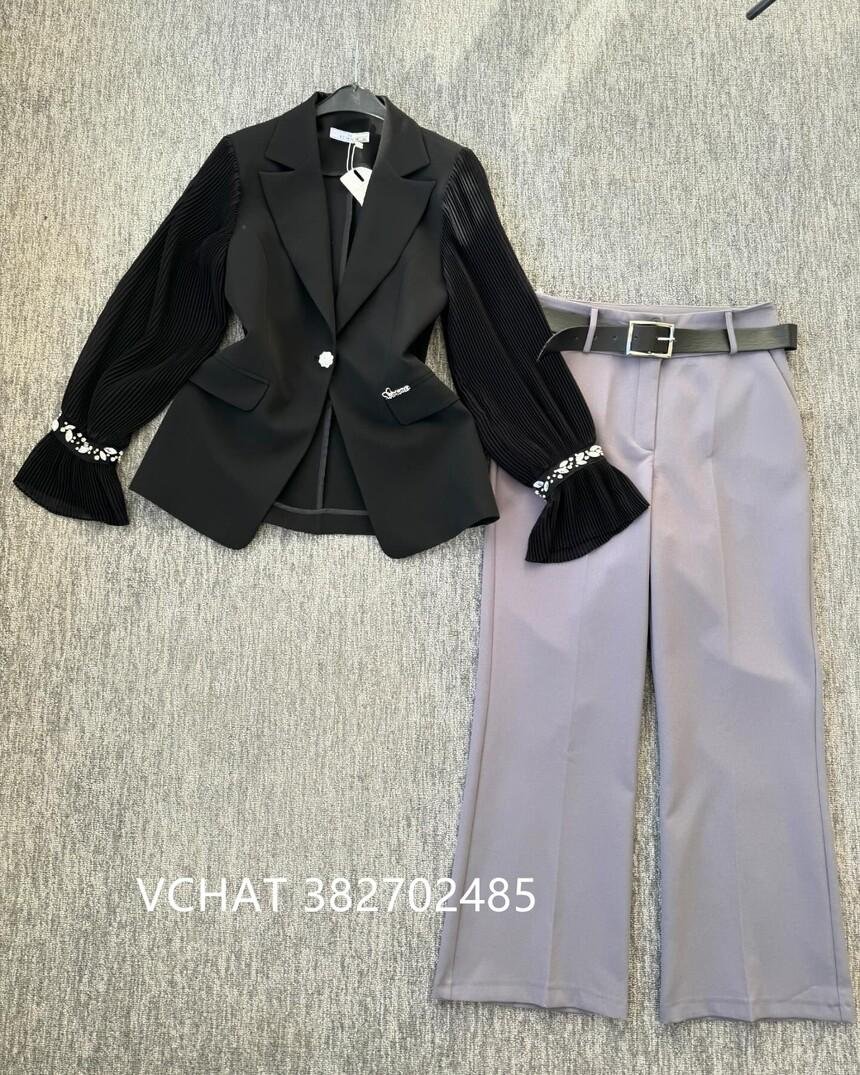 Women's suits thumbnail