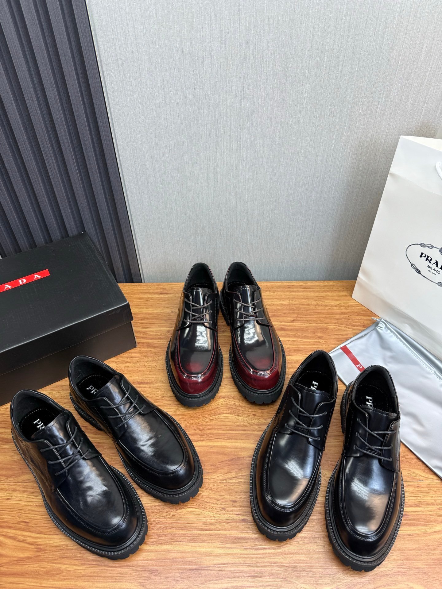 Prada 100% original thumbnail