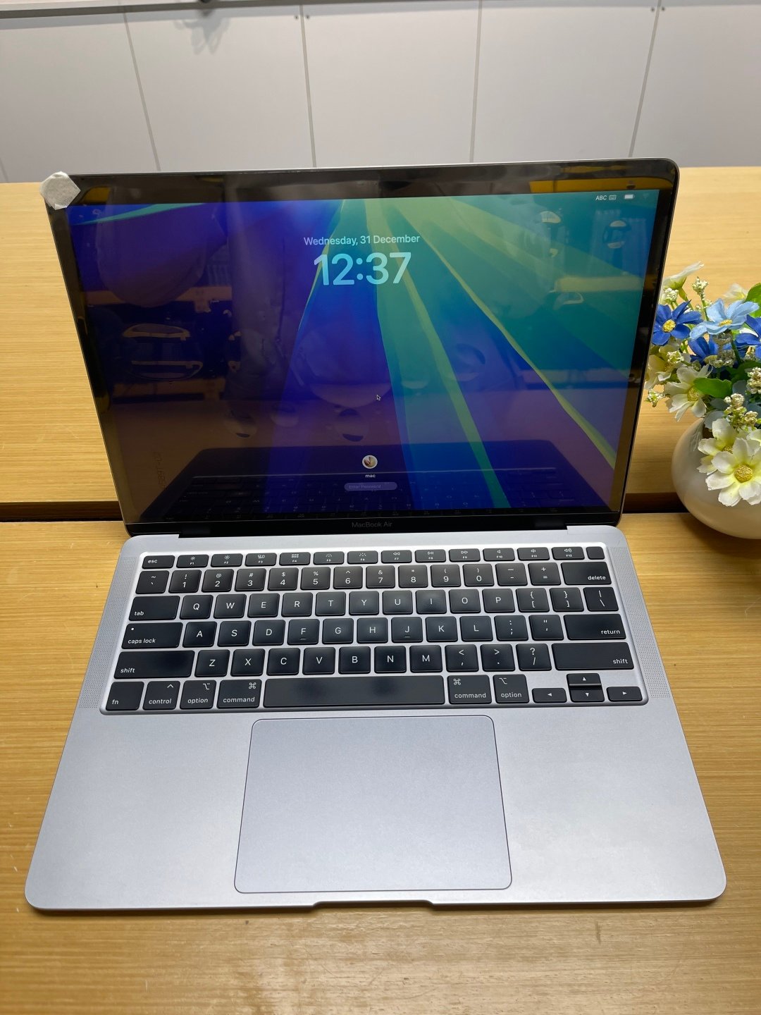 MacBook Air 2020 13inch i5 16gb ram SSD 256gb thumbnail