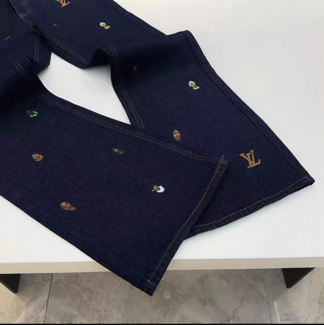 Luxury Design Lv Jeans original 100% thumbnail