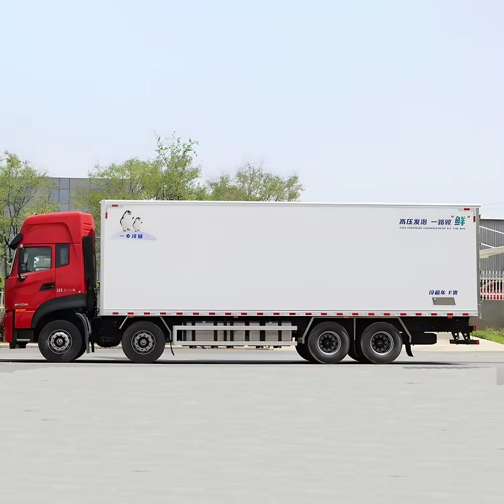 DongFeng Engine 8x4 Refrigerated Truck Freezer Box Van for Vegetable Food Cold Chain