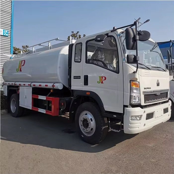 10000 - 12000 Liter diesel Tanker HOWO Fuel tank Truck thumbnail