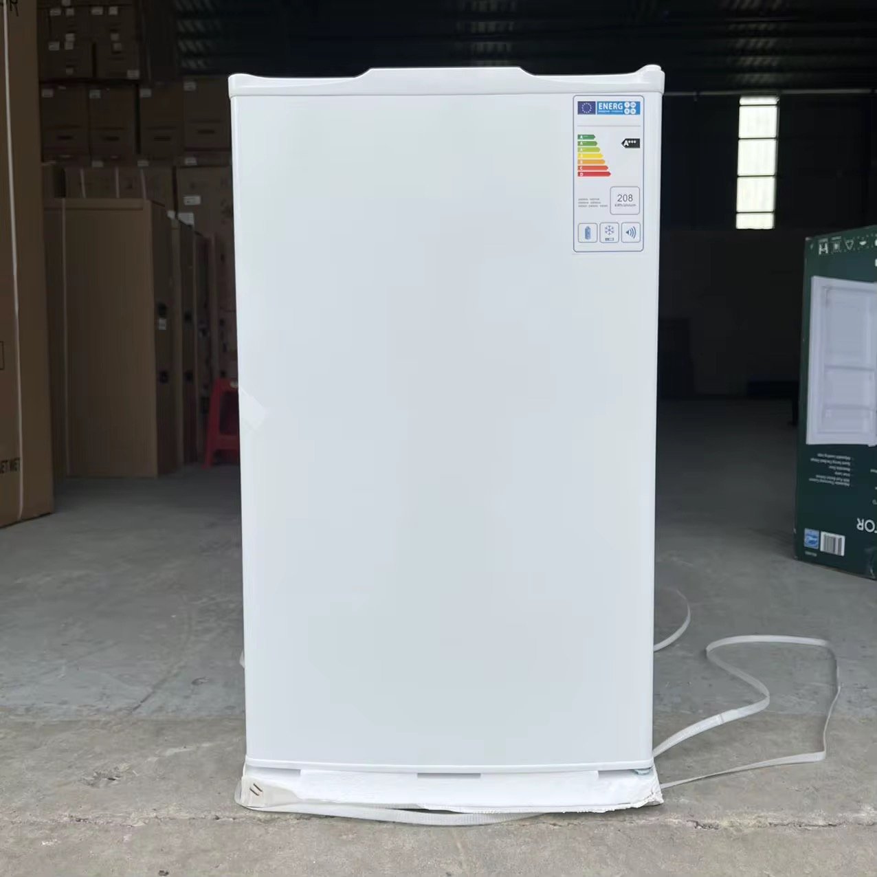 Single Door Fridge With Freezer Box on Top thumbnail